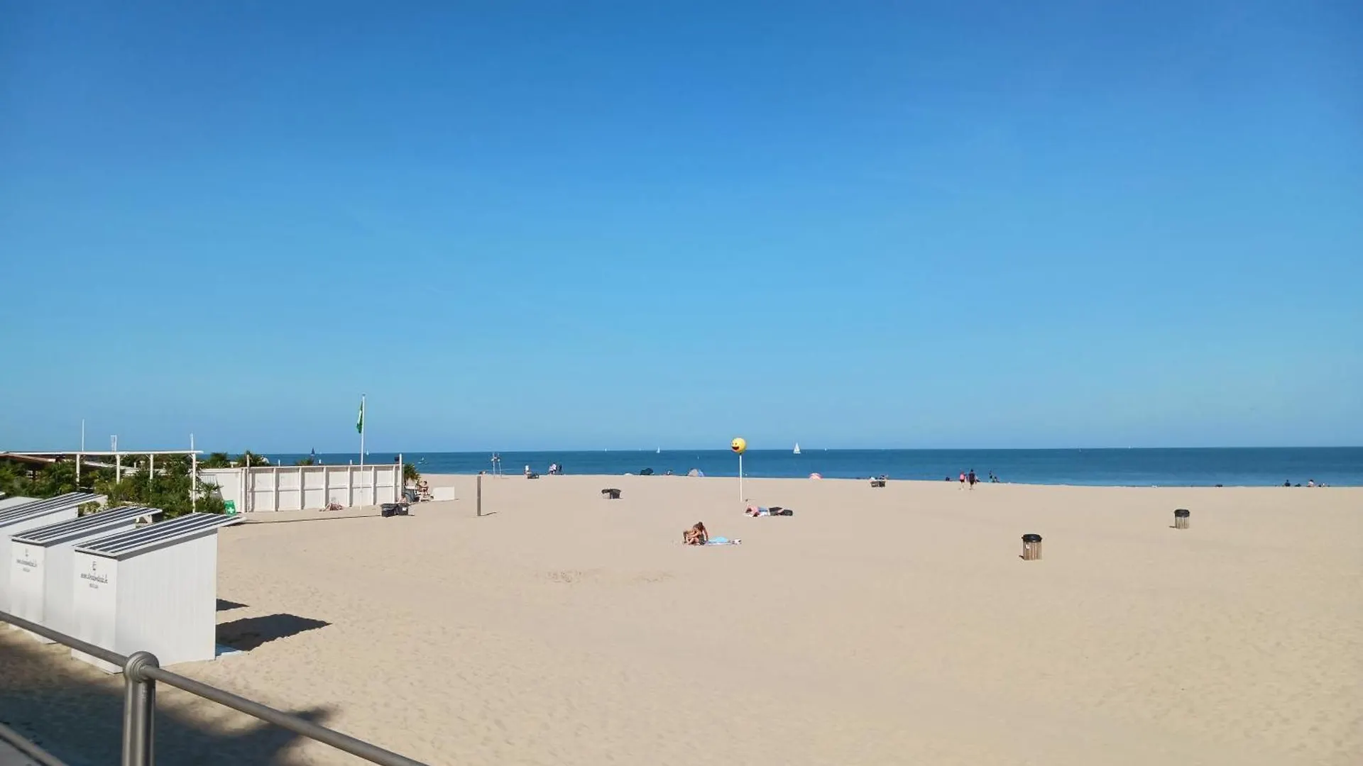 Apartment Suite Betsy Met Direct Zeezicht Ostend Belgium